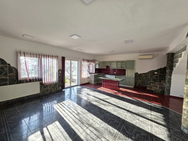 Eladó családi ház, Szigethalmon 99 M Ft, 6 szobás