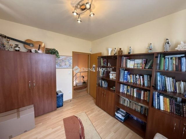 Eladó téglalakás, Pécsett 114.9 M Ft, 4 szobás