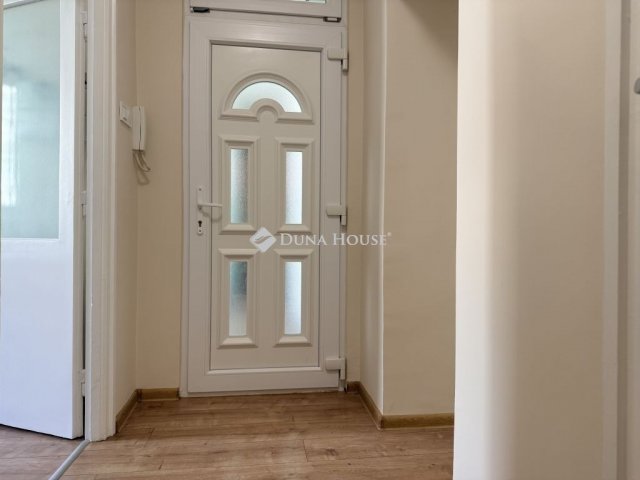 Eladó téglalakás, Kecskeméten 46 M Ft, 3 szobás