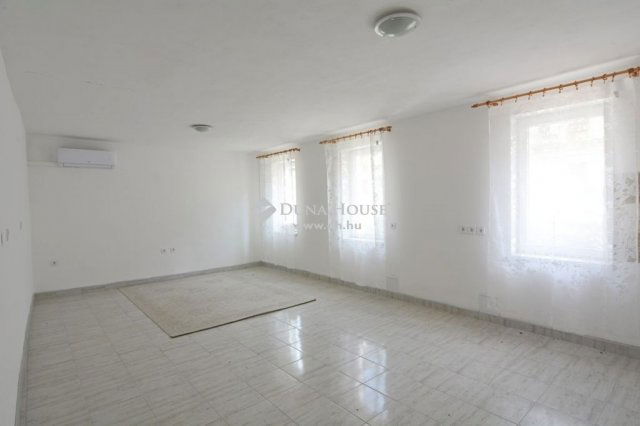 Eladó családi ház, Kecskeméten 80 M Ft, 8 szobás