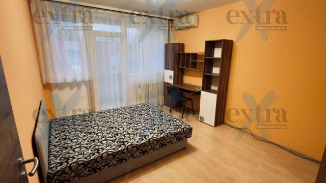 Eladó panellakás, Szegeden 55 M Ft, 2 szobás