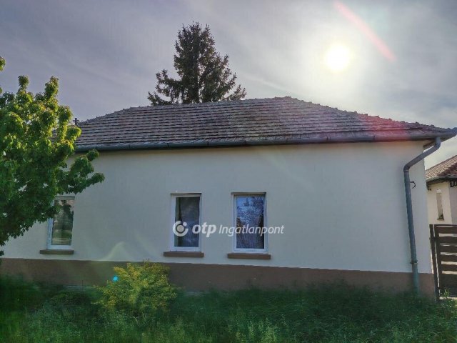 Eladó családi ház, Rákóczifalván 24.5 M Ft, 1+2 szobás