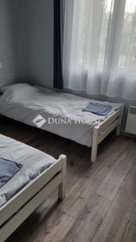 Eladó családi ház, Velencén 74.8 M Ft, 5 szobás