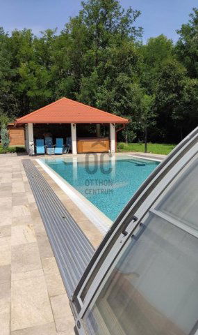 Eladó családi ház, Lajosmizsén 399 M Ft, 8 szobás