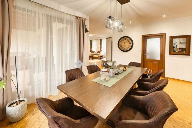 Eladó családi ház, Kecskeméten 219 M Ft, 4 szobás