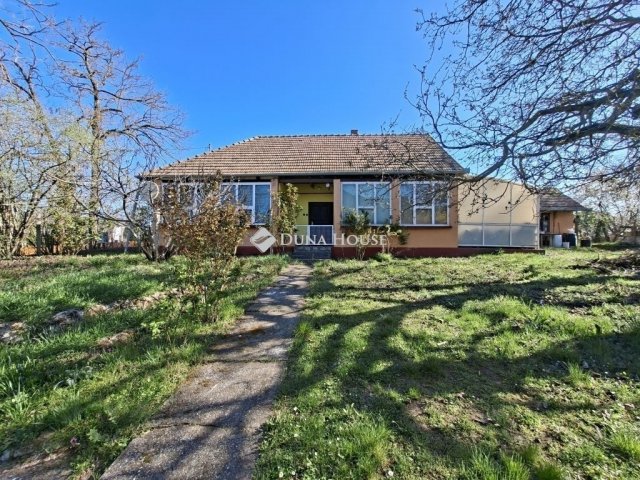 Eladó családi ház, Sülysápon 63.9 M Ft, 2 szobás