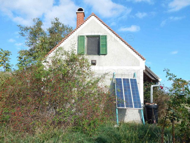 Eladó nyaraló, Pécselyen 28 M Ft, 2 szobás