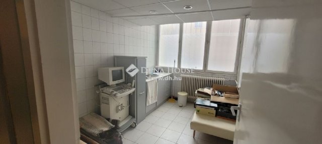 Eladó üzlethelyiség, Tatabányán 21.9 M Ft