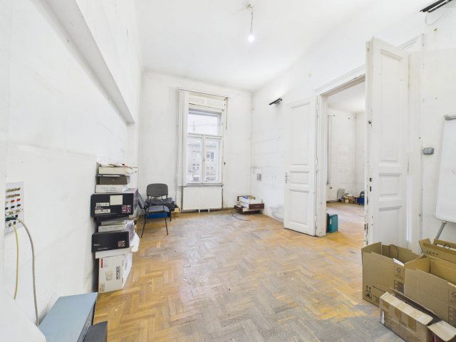 Eladó téglalakás, Budapesten, XIII. kerületben, Váci úton