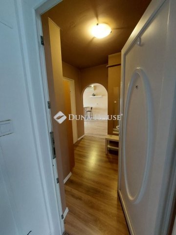 Eladó téglalakás, Baján 26.5 M Ft, 2 szobás