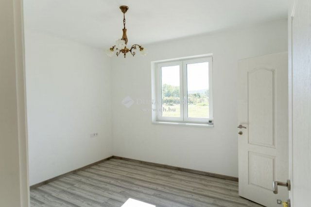 Eladó családi ház, Pomázon 199 M Ft, 5 szobás