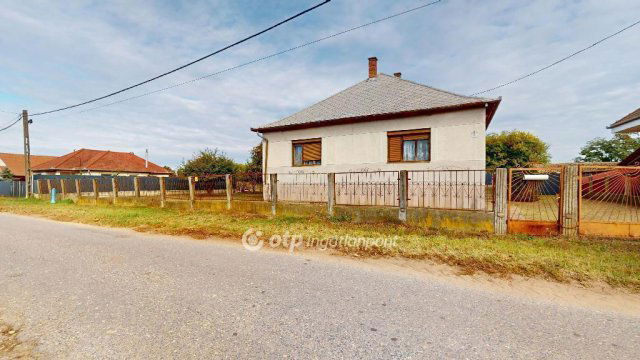 Eladó családi ház, Kálmánházán 30 M Ft, 3 szobás