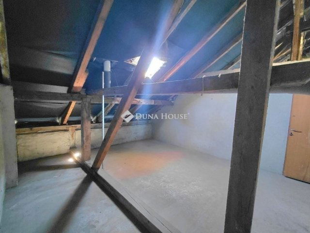 Eladó téglalakás, Szegeden 12 M Ft, 1 szobás