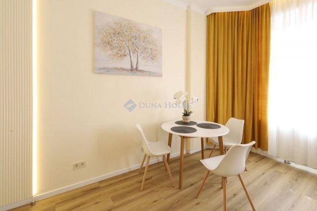 Eladó téglalakás, Budapesten, VIII. kerületben 186 M Ft