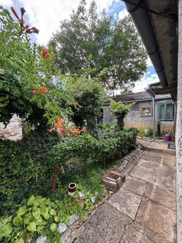 Eladó családi ház, Pécsett 33.4 M Ft, 3 szobás