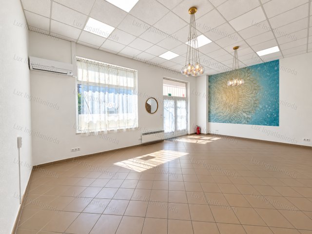 Eladó üzlethelyiség, Oroszlányban 51 M Ft, 2 szobás