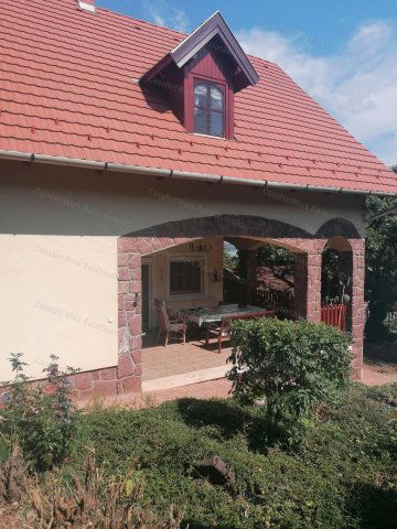 Eladó családi ház, Balatonalmádiban 172.464 M Ft, 4 szobás