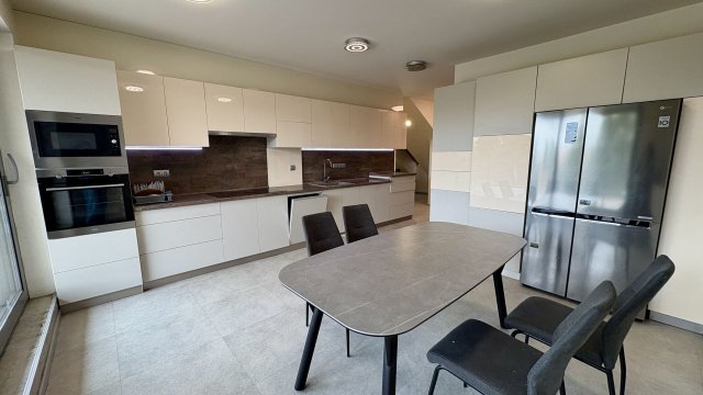 Eladó téglalakás, Debrecenben 128 M Ft, 4 szobás