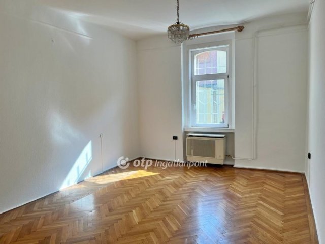 Eladó téglalakás, Budapesten, IV. kerületben 34.9 M Ft, 1 szobás