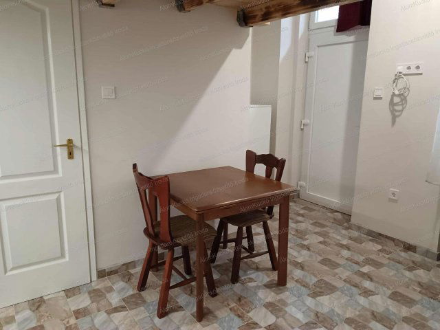 Kiadó téglalakás, albérlet, Kaposváron 115 E Ft / hó, 1 szobás