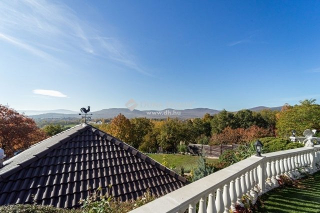 Eladó családi ház, Szentendrén 529.9 M Ft, 6 szobás