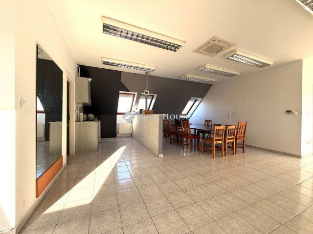 Eladó téglalakás, Győrött 99.5 M Ft, 5 szobás