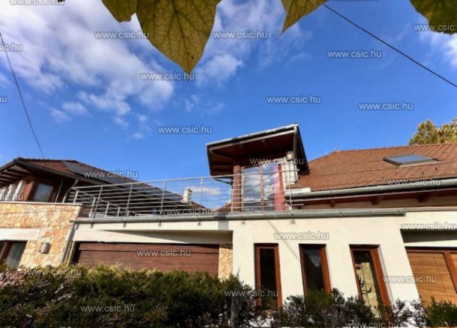 Eladó családi ház, Ürömön 438 M Ft, 9 szobás