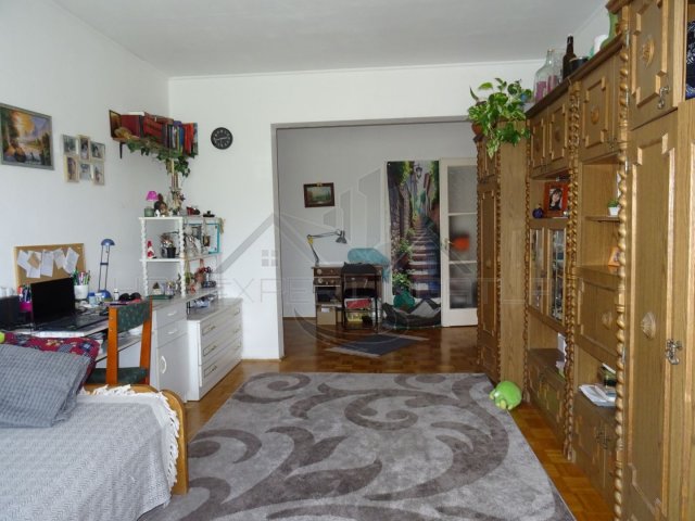 Eladó panellakás, Győrött 42 M Ft, 2 szobás