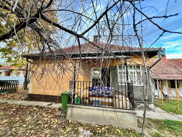 Eladó családi ház, Jászkisérén 13.99 M Ft, 2 szobás