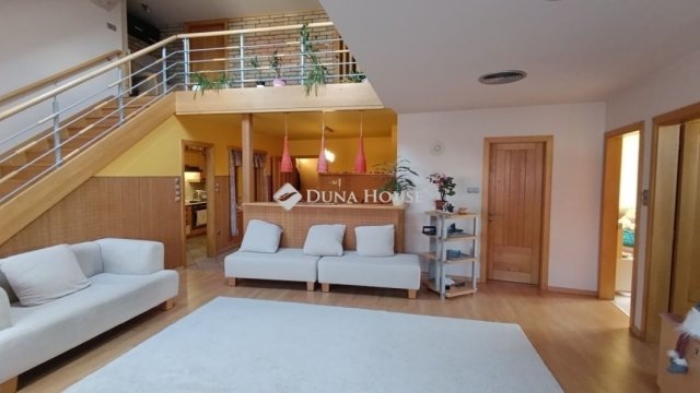 Eladó téglalakás, Mohácson 78.499 M Ft, 5 szobás