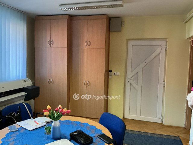 Eladó iroda, Nyíregyházán 93.99 M Ft, 3 szobás