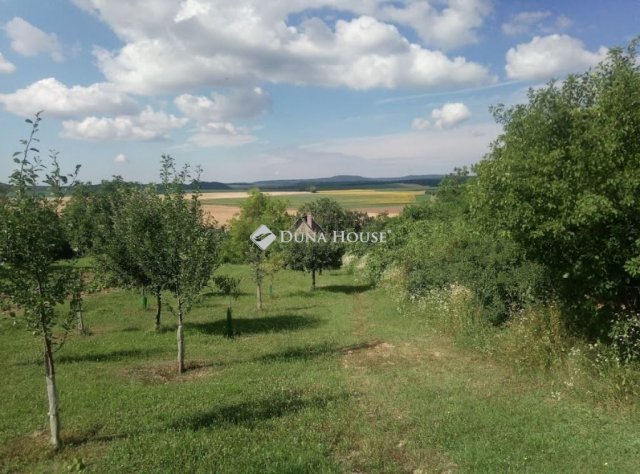 Eladó nyaraló, Bajnán 6.9 M Ft, 1 szobás / költözzbe.hu