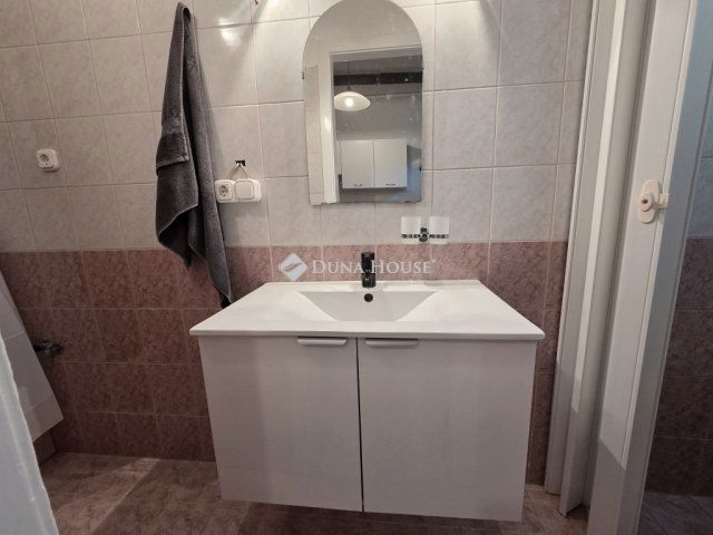 Eladó téglalakás, Budapesten, IV. kerületben 49.3 M Ft, 1 szobás