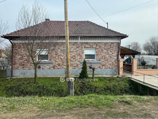 Eladó családi ház, Egyeken 30 M Ft, 4 szobás