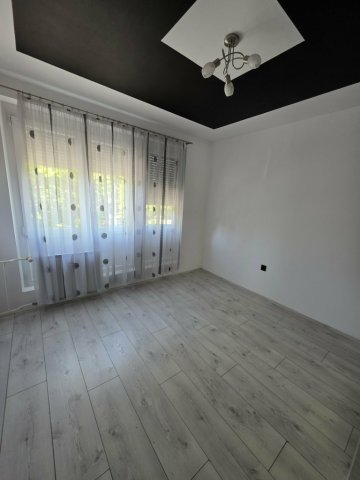 Kiadó panellakás, albérlet, Pécsett 180 E Ft / hó, 2+1 szobás