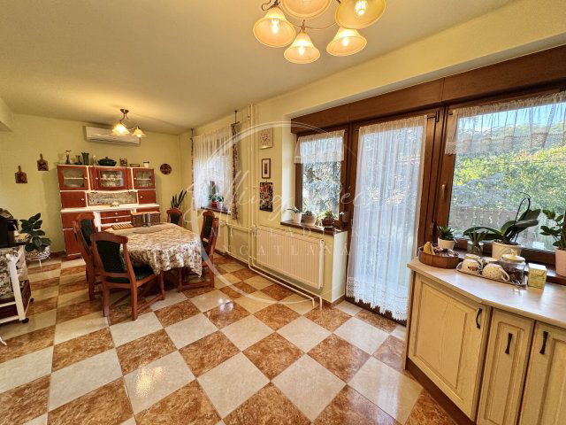 Eladó családi ház, Pécsett, Bálicsi úton 130 M Ft, 4+1 szobás