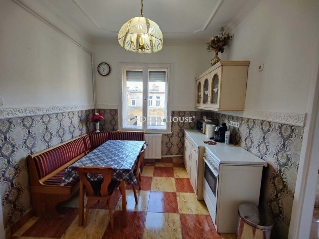 Eladó téglalakás, Budapesten, VI. kerületben 64.9 M Ft, 2 szobás