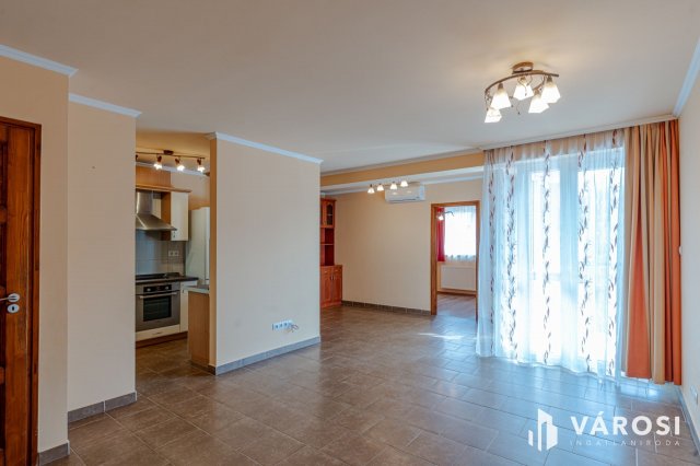 Kiadó téglalakás, albérlet, Szegeden 219 E Ft / hó, 3 szobás