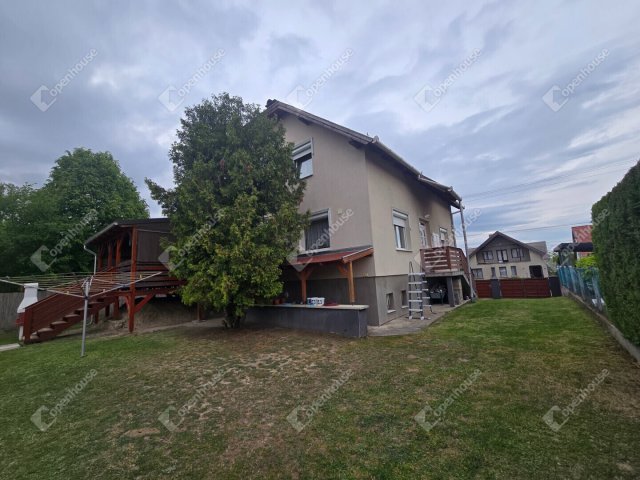 Eladó családi ház, Nyergesújfaluban 127.85 M Ft, 4 szobás
