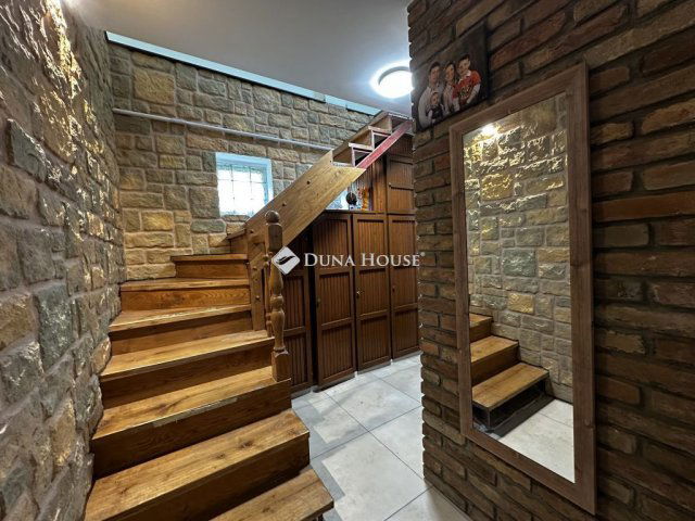 Eladó családi ház, Tamásiban 120 M Ft, 6 szobás