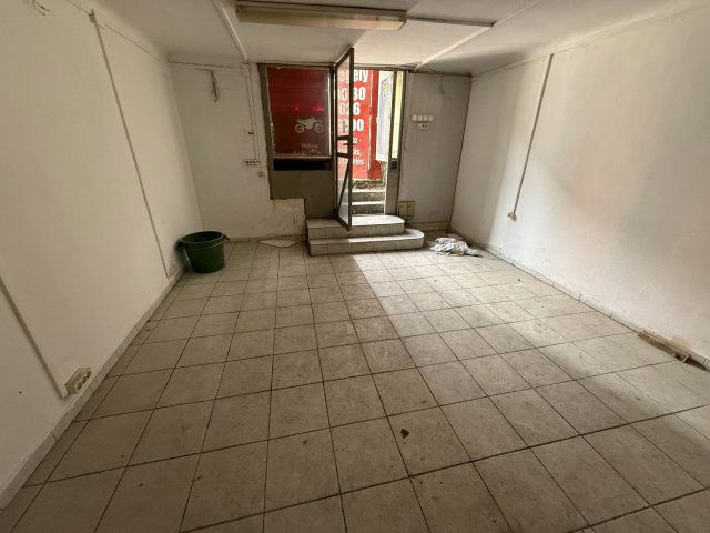 Eladó üzlethelyiség, Budapesten, XIII. kerületben, Váci úton
