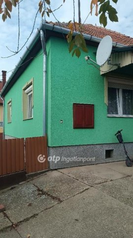 Eladó családi ház, Törtelen 55 M Ft, 3+1 szobás