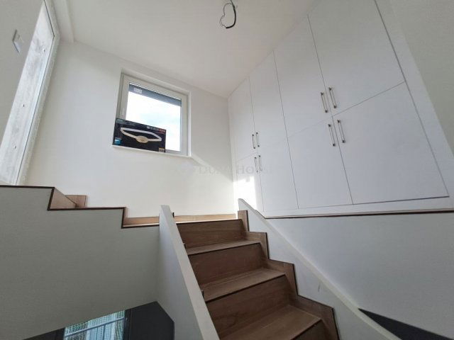 Eladó téglalakás, Budapesten, VI. kerületben 90 M Ft, 2 szobás