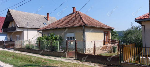 Eladó családi ház, Bakon 24.99 M Ft, 2 szobás
