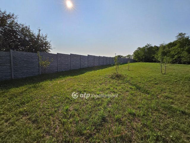 Kiadó telek, Komáromban 300 E Ft / hó / költözzbe.hu