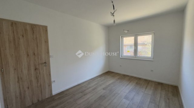 Eladó családi ház, Bicskén 100.5 M Ft, 4 szobás