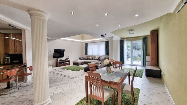 Eladó ikerház, Nyíregyházán 155 M Ft, 5 szobás