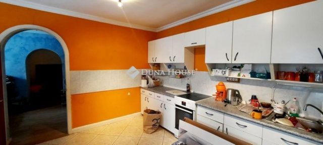 Eladó családi ház, Etyeken 68 M Ft, 5 szobás