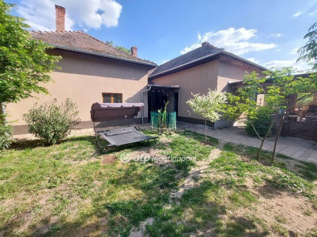 Eladó családi ház, Szentesen 54 M Ft, 4 szobás