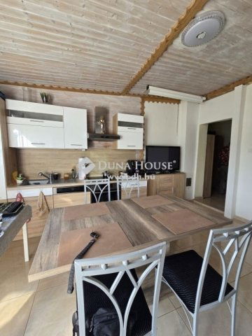 Eladó nyaraló, Hosszúhetényen 95 M Ft, 3 szobás